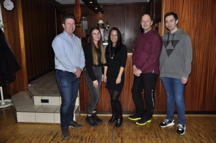 Neuer Vorstand (wecompress.com) Der Vorstand des Spielmannzuges des MTV Vater Jahn (v.l.n.r.): Frank Prediger, Alina Köther, Kim Bienas, Michael Averbeck, Ferris Klingenberg.